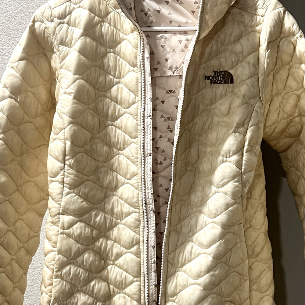North face light puffer reversible jacket .